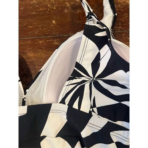 Christina Women’s Floral V-Neck One-Piece with Underwire Support, Tummy Tamer - Picture 6 of 8